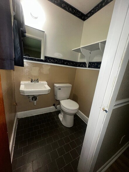 Building Photo - 3850 Lisa Ln
