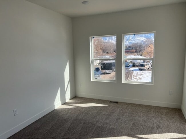 Building Photo - Beautiful home with pickle ball court, 2 car garage and central air