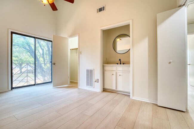 Building Photo - 5860 Sampley Way