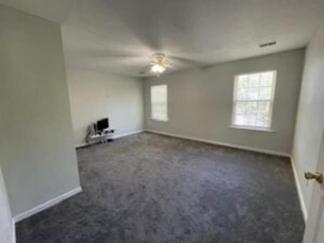 Building Photo - 122 Oak Cove Dr