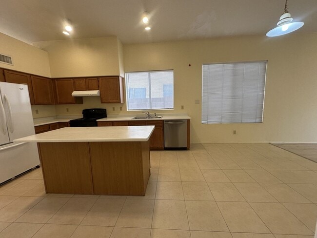 Building Photo - CONVENIENT CHANDLER LOCATION