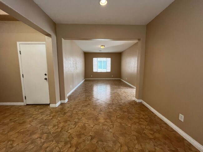 Building Photo - 8988 Winchester Ridge St