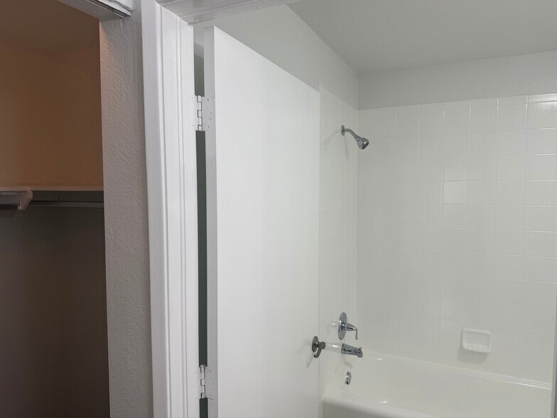 Building Photo - 8285 Ibis Club Dr