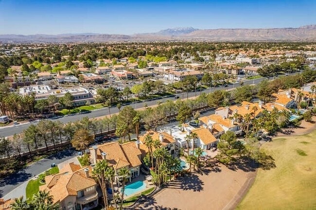 Building Photo - 8856 Rainbow Ridge Dr