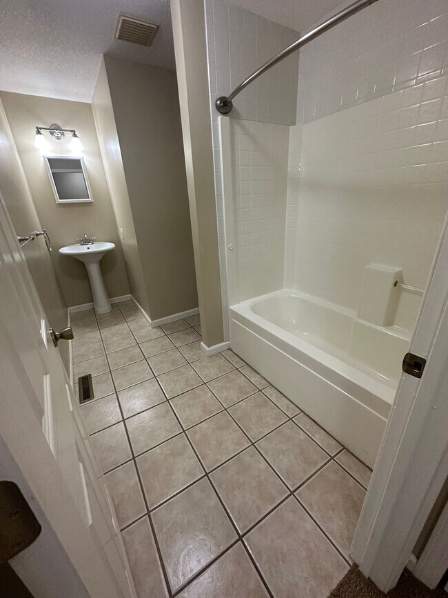 Building Photo - 2810 Jefferson St