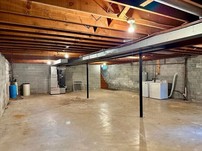 Building Photo - 329 Fairview Dr