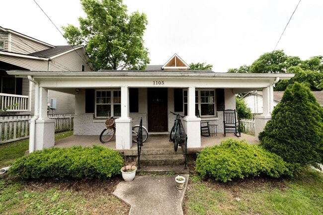 Building Photo - Charming 3-Bedroom Furnished Home – Walk t...