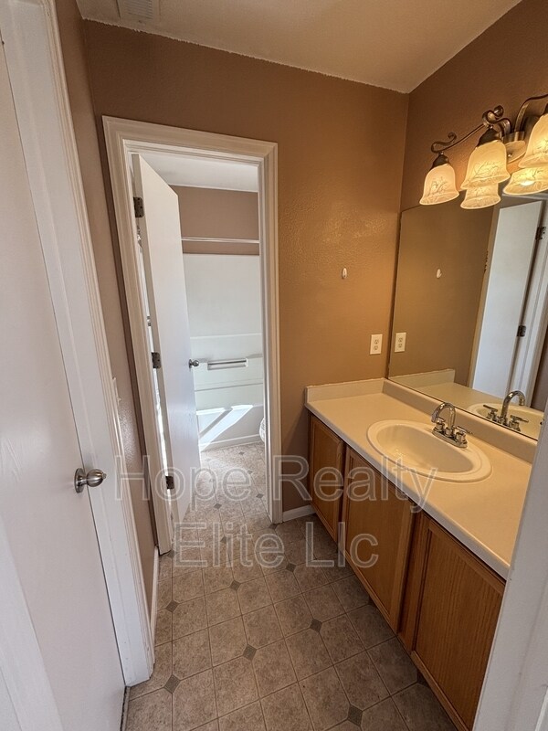 Building Photo - 7640 Fiona Ln