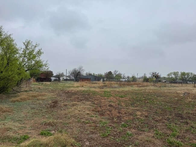 Building Photo - 5 Bed 2 Bath Home w/ 6.14 Acres In Iowa Park ISD.