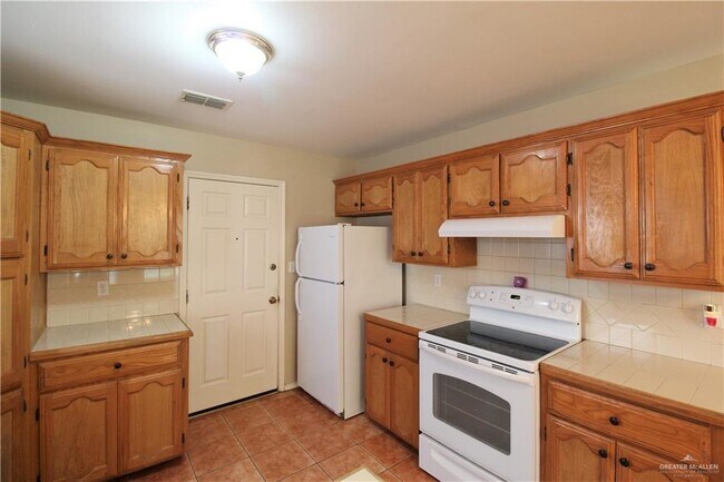 Building Photo - 15 N Edison Ave