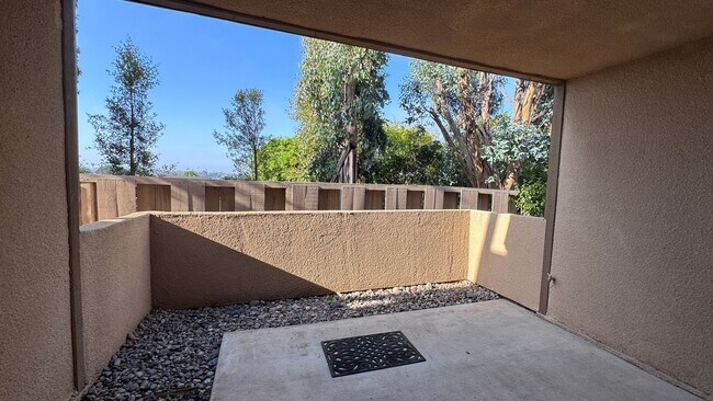 Building Photo - 1 bd with garage