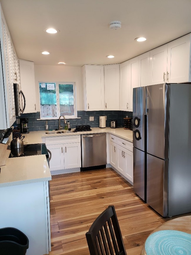 Kitchen Appliances - 1152 17th Ave