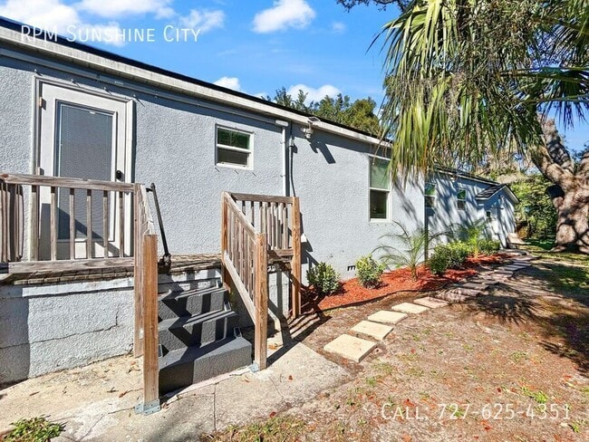 Building Photo - 908 E Cayuga St