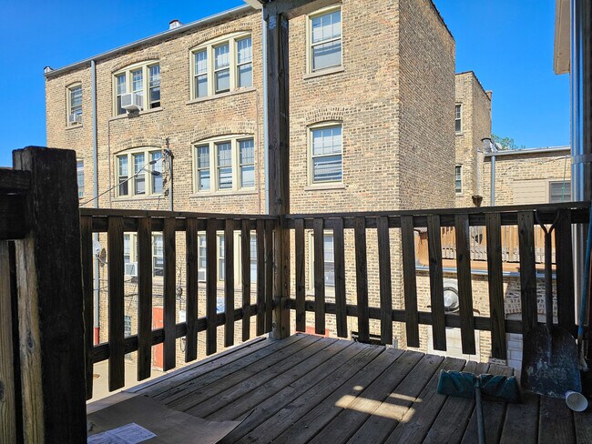Building Photo - 3208 W Belle Plaine Ave
