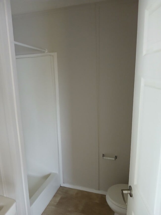 Building Photo - Naples 3/2 updated home