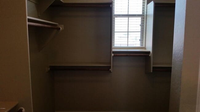 Building Photo - 5627 W Huntington Dr