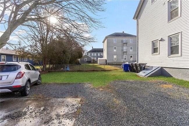 Building Photo - 268 Metacom Ave