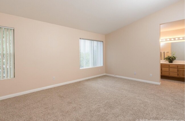 Building Photo - 10878 Creekbridge Pl