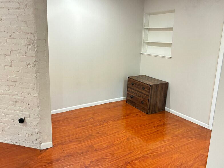 Building Photo - 625 C St NE