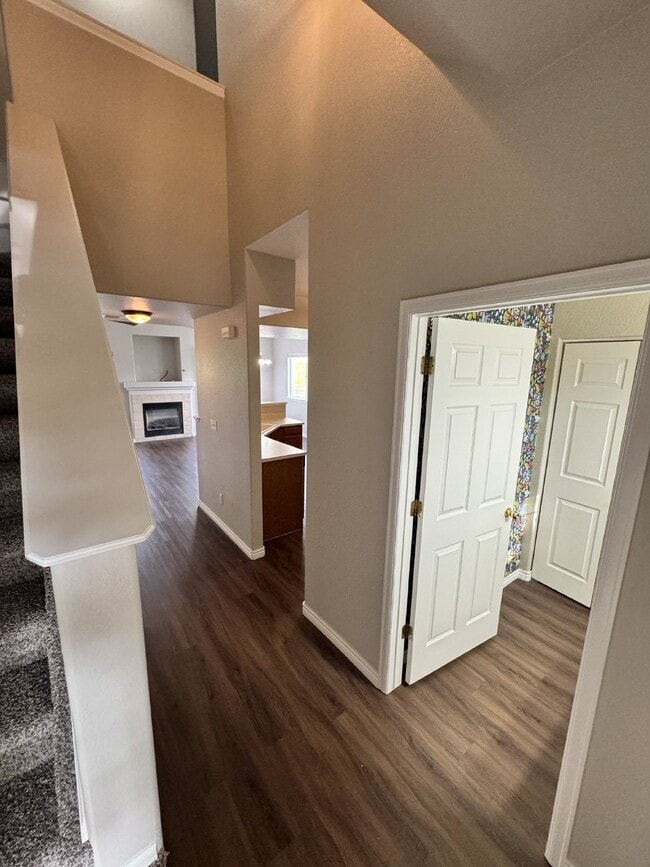 Building Photo - Beautiful End Unit Townhouse In Thornton!