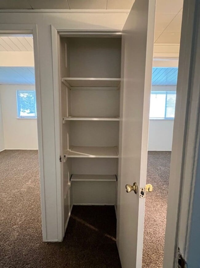 Building Photo - 22 Candy St