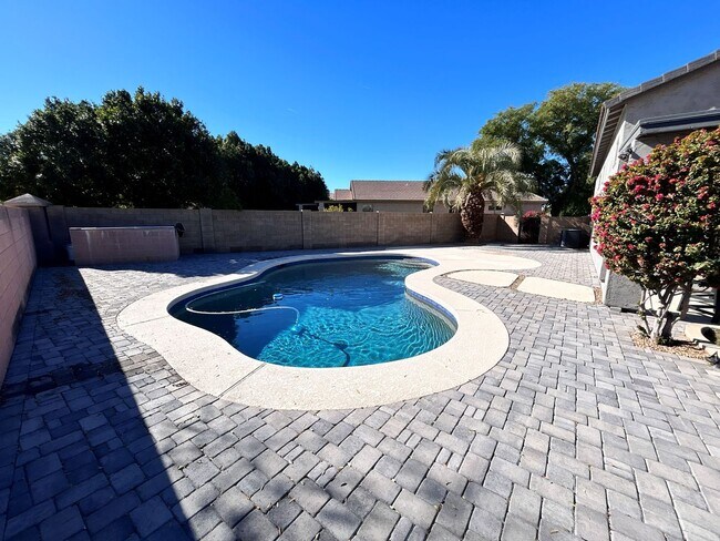 Building Photo - Beautiful fully furnished 4-bedroom, 2.5-bath home located near downtown Gilbert!