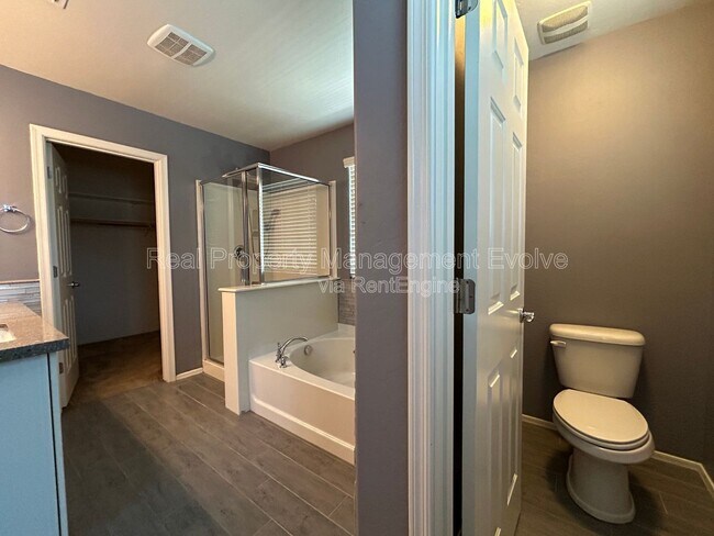 Building Photo - 2632 N 73rd Glen