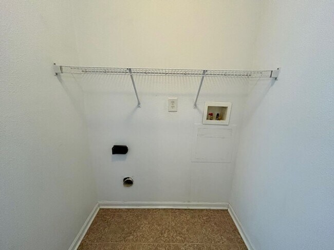 Building Photo - Beautiful 3 Bedroom 2 Bath Ranch On A Pond...