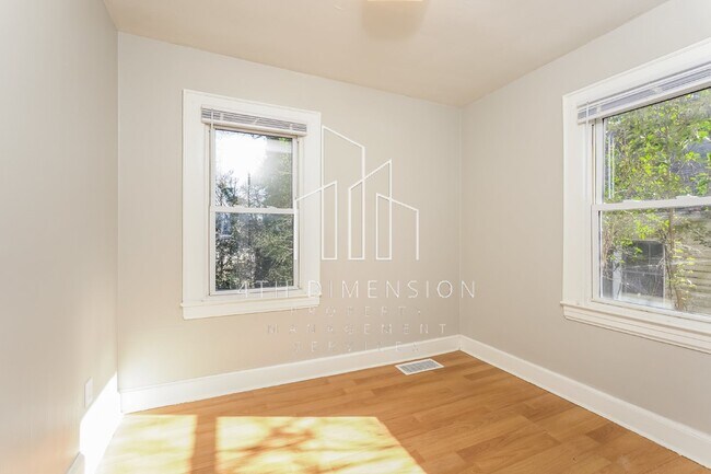 Building Photo - 2/1 Bath Home Near Downtown - Accepts Vouc...