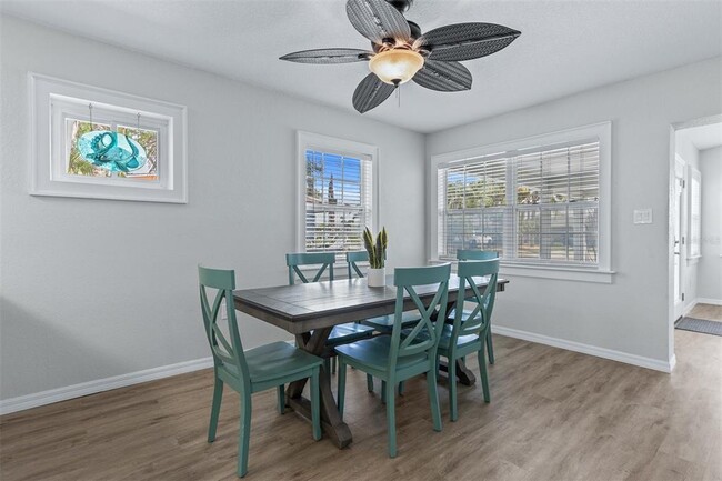 Building Photo - 711 Bayshore Dr