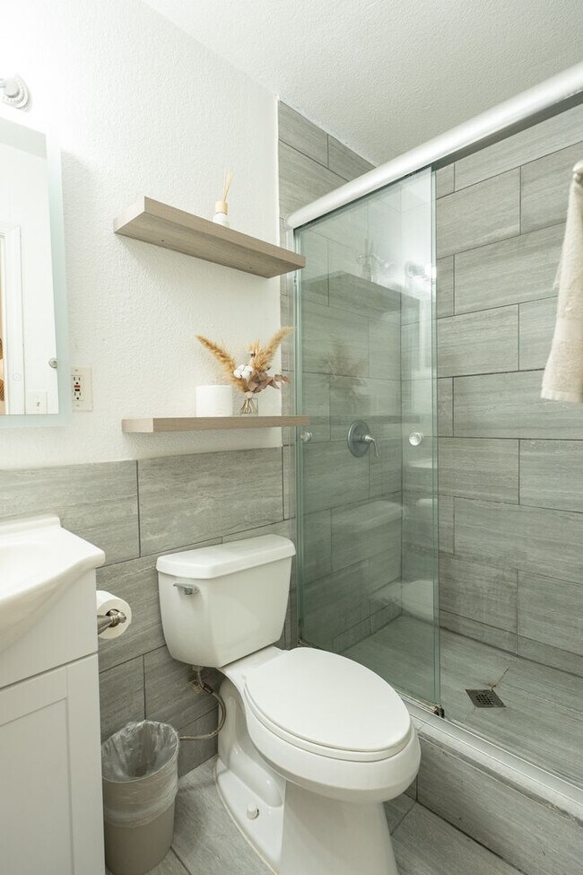Building Photo - Cozy Zen Retreat Home with 4BD+3BA  Share ...