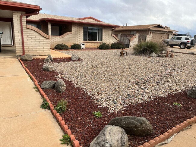 Building Photo - Large 4 bedroom with  yard