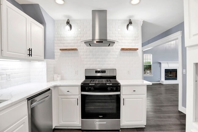 Building Photo - 4-bedroom, 2.5-bath home near Cordova Park