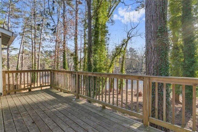 Building Photo - 494 Plainville Dr SW