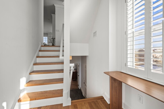 Building Photo - 35 Moorland Dr