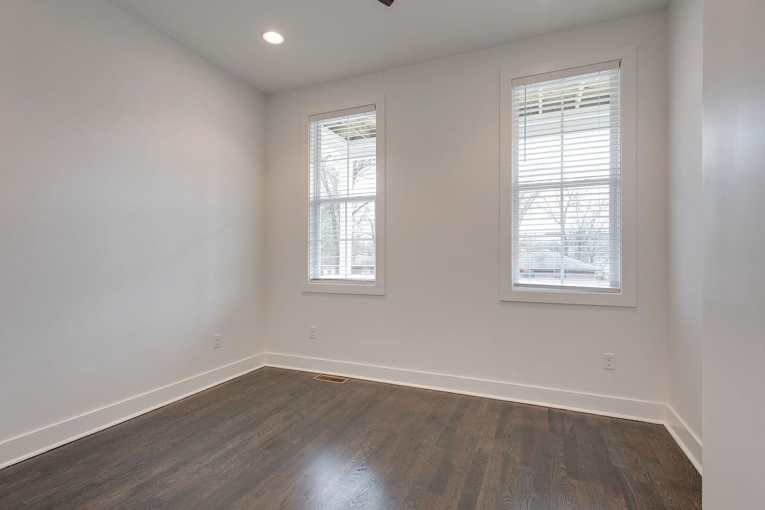 Building Photo - 1616 12th Ave N