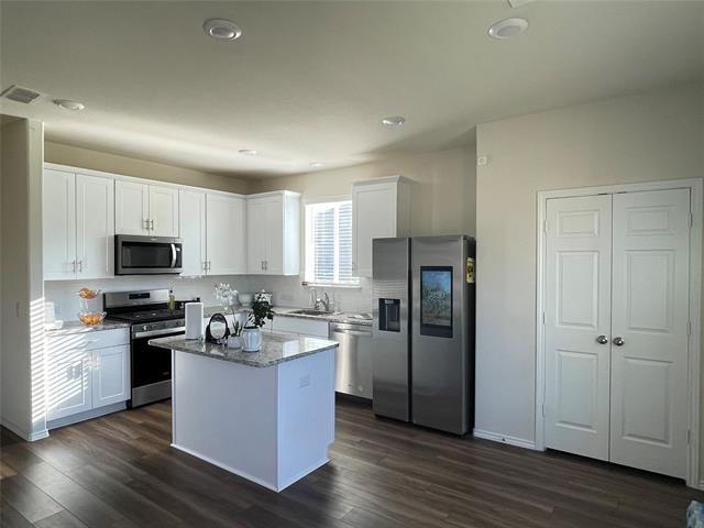 Building Photo - 902 Feldspar Way