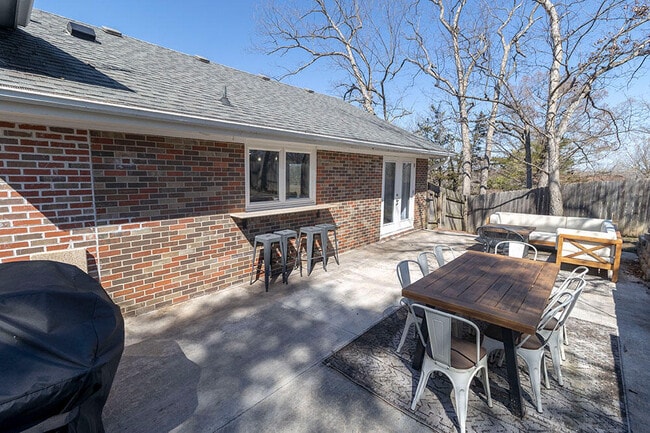 Building Photo - 2500 Bluff Blvd