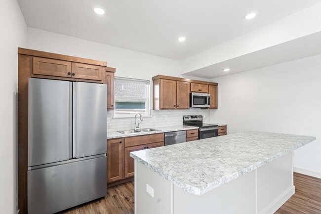 Building Photo - 3400 Naples Dr