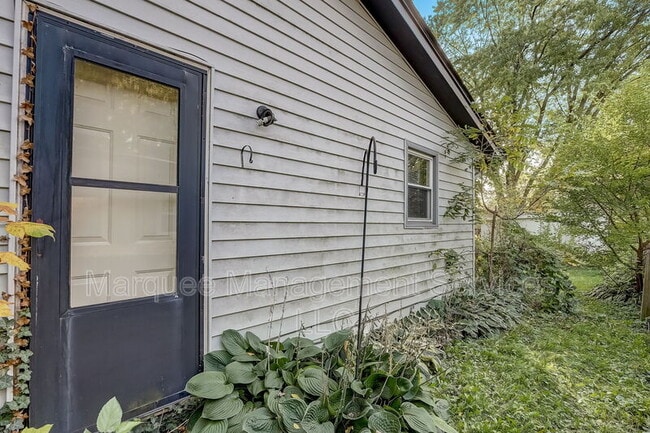 Building Photo - 416 S Bird St