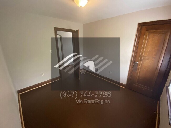 Building Photo - 500 W Parkwood Dr