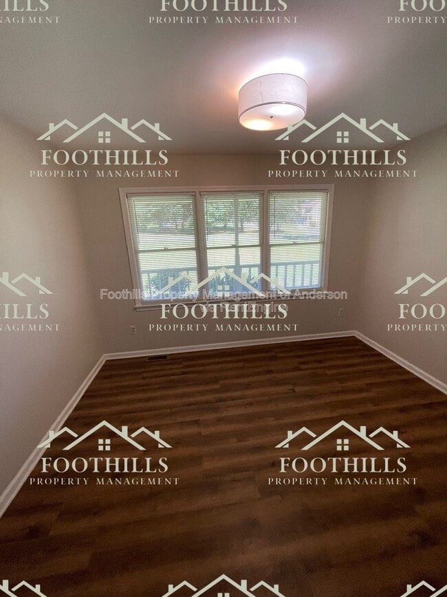 Building Photo - 214 Keithwood Dr