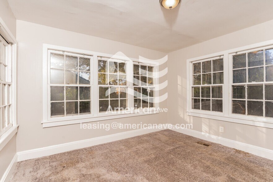 Building Photo - 406 Chamlee Dr