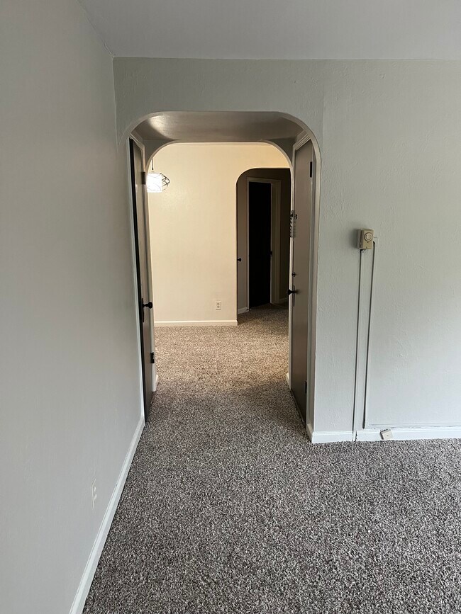 Building Photo - 539 Hadley Ave