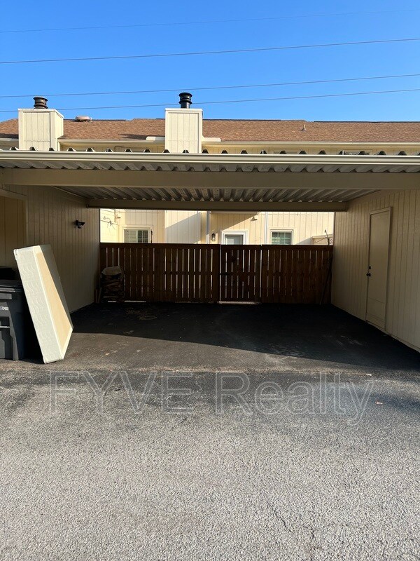 Building Photo - 7914 Gleason Dr