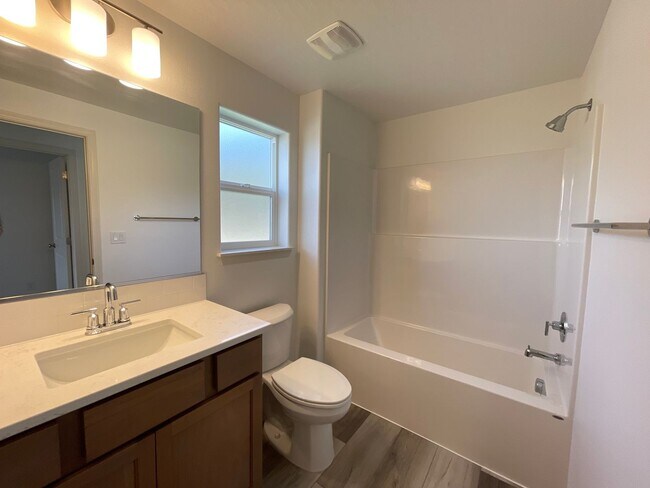 Building Photo - Brand New Hayden Home