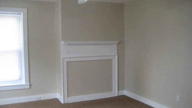 Building Photo - 39 E High St