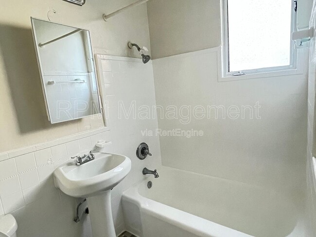 Building Photo - 619 Normandie Ave