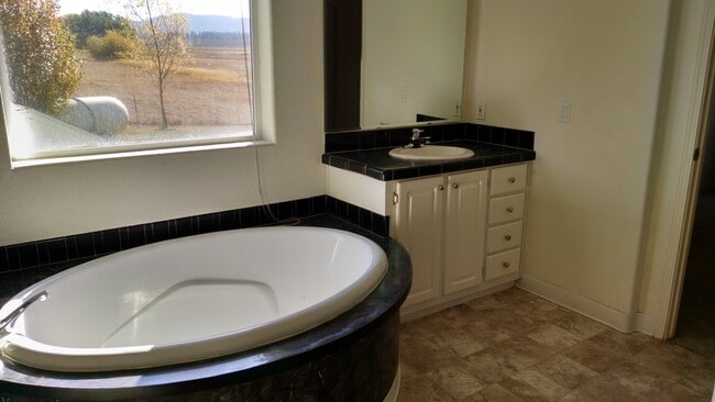Building Photo - Worley Country Home on 20+ Acres