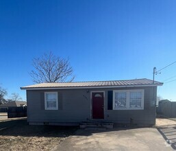 Building Photo - 2BDRM/1BATH HOUSE BEING NEWLY REMODLED